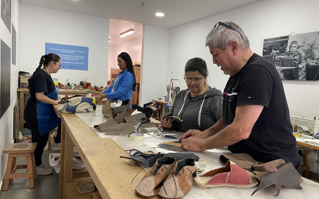 En Rionegro enseñan a hacer zapatos