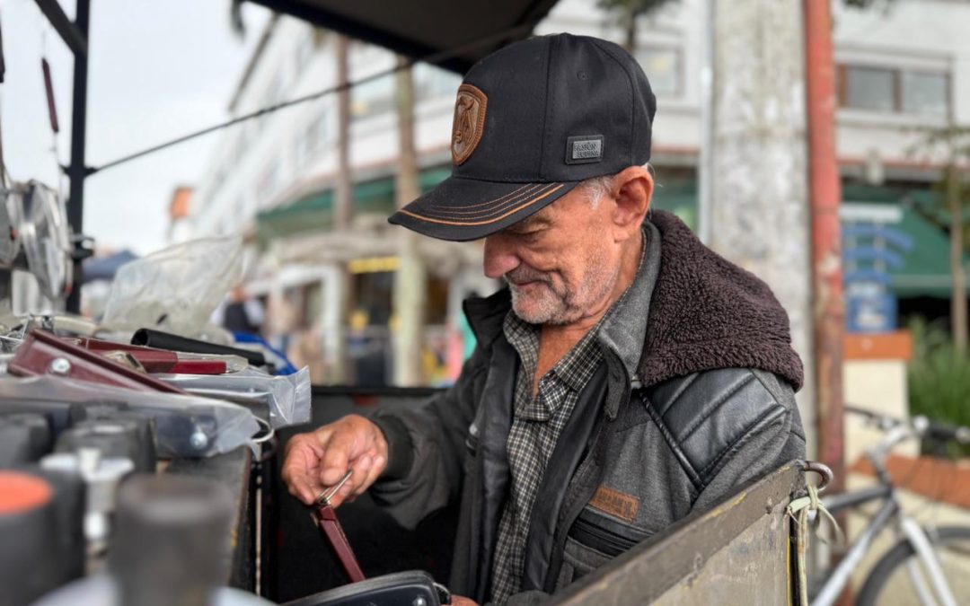 Julio Jaime: 50 años arreglando ollas