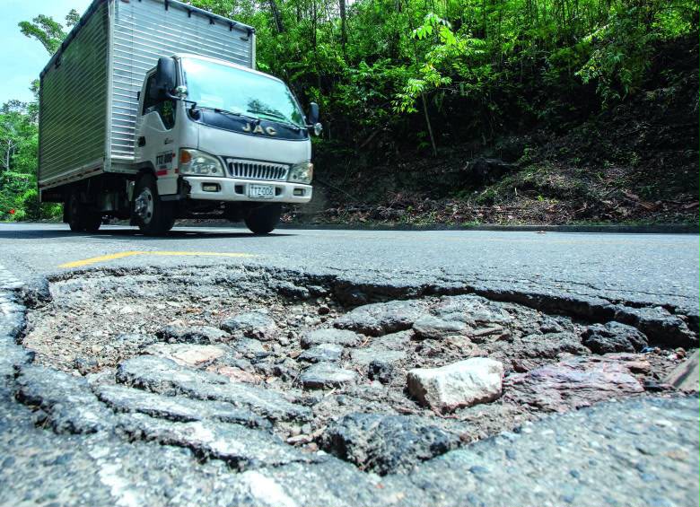 Alcaldes alertan por deterioro vial entre Santuario-Caño Alegre